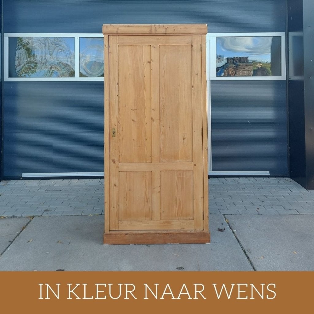 Hoge oud-grenen buffetkast – direct leverbaar