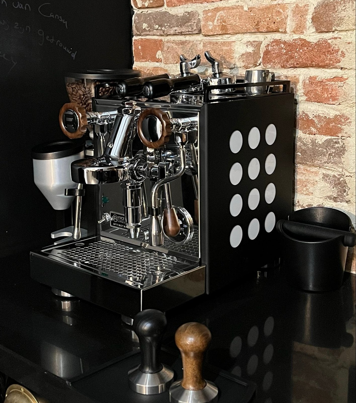 Rocket Appartamento & Faustino Zwart met houten details, Witgoed en Apparatuur, Koffiezetapparaten, Espresso apparaat, Koffiebonen