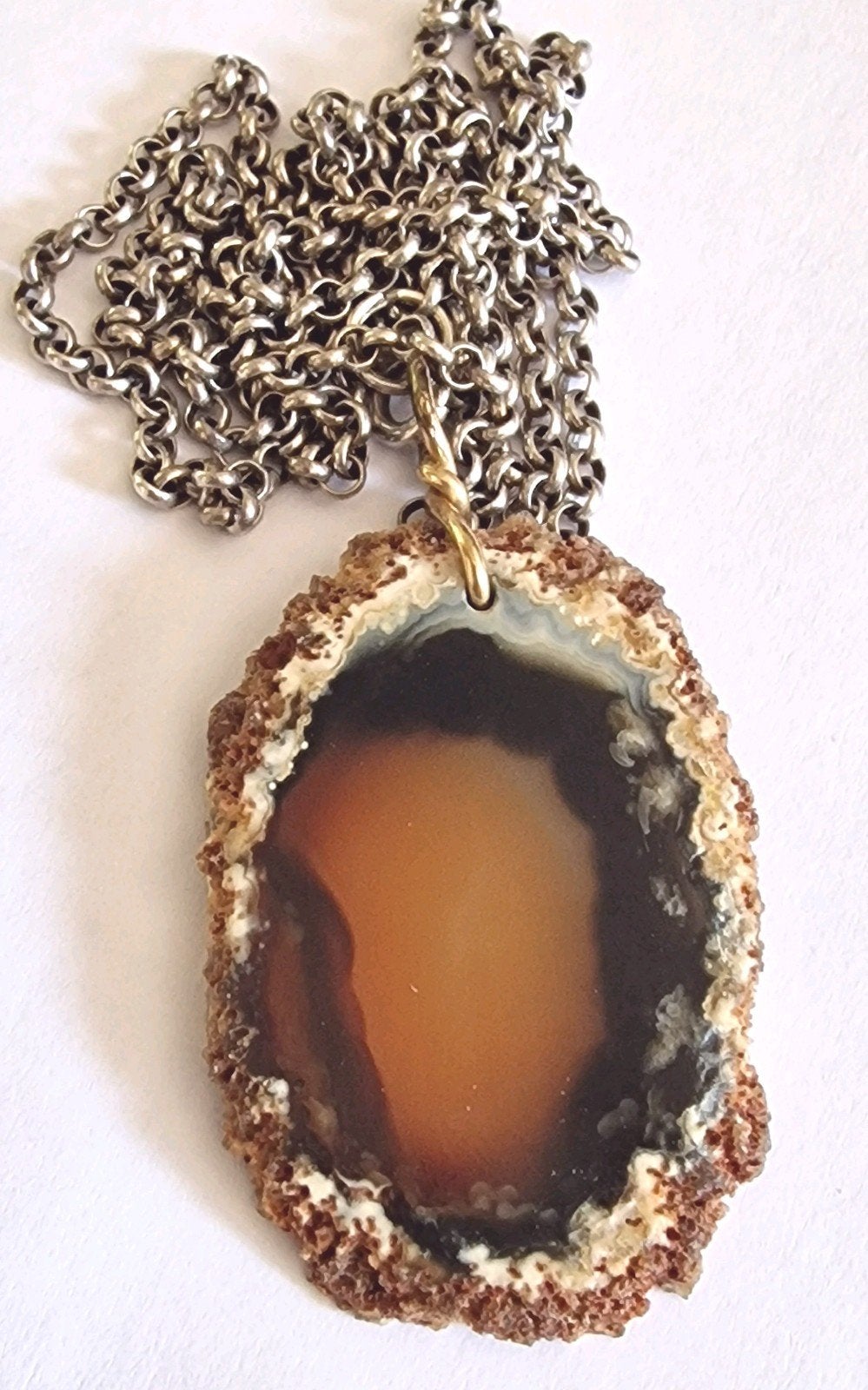 Edelsteen hanger met Ketting ., Sieraden, Tassen en Uiterlijk, Kettingen, Gebruikt, Bruin, Ophalen of Verzenden, Steen of Mineraal