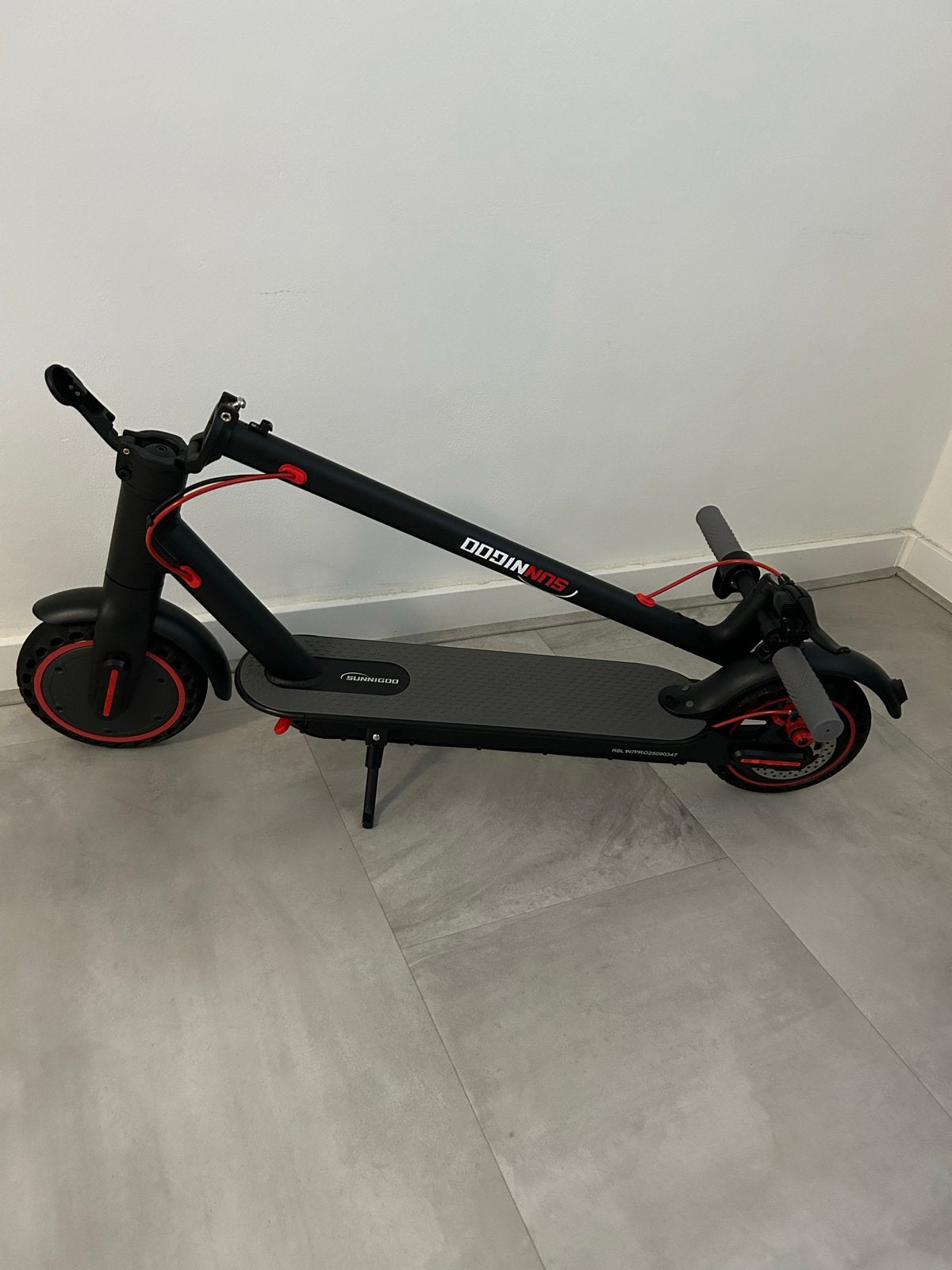 Sunnigoo elektrische step zwart/rood, Fietsen en Brommers, Ophalen of Verzenden, Zo goed als nieuw, Elektrische step (E-scooter)