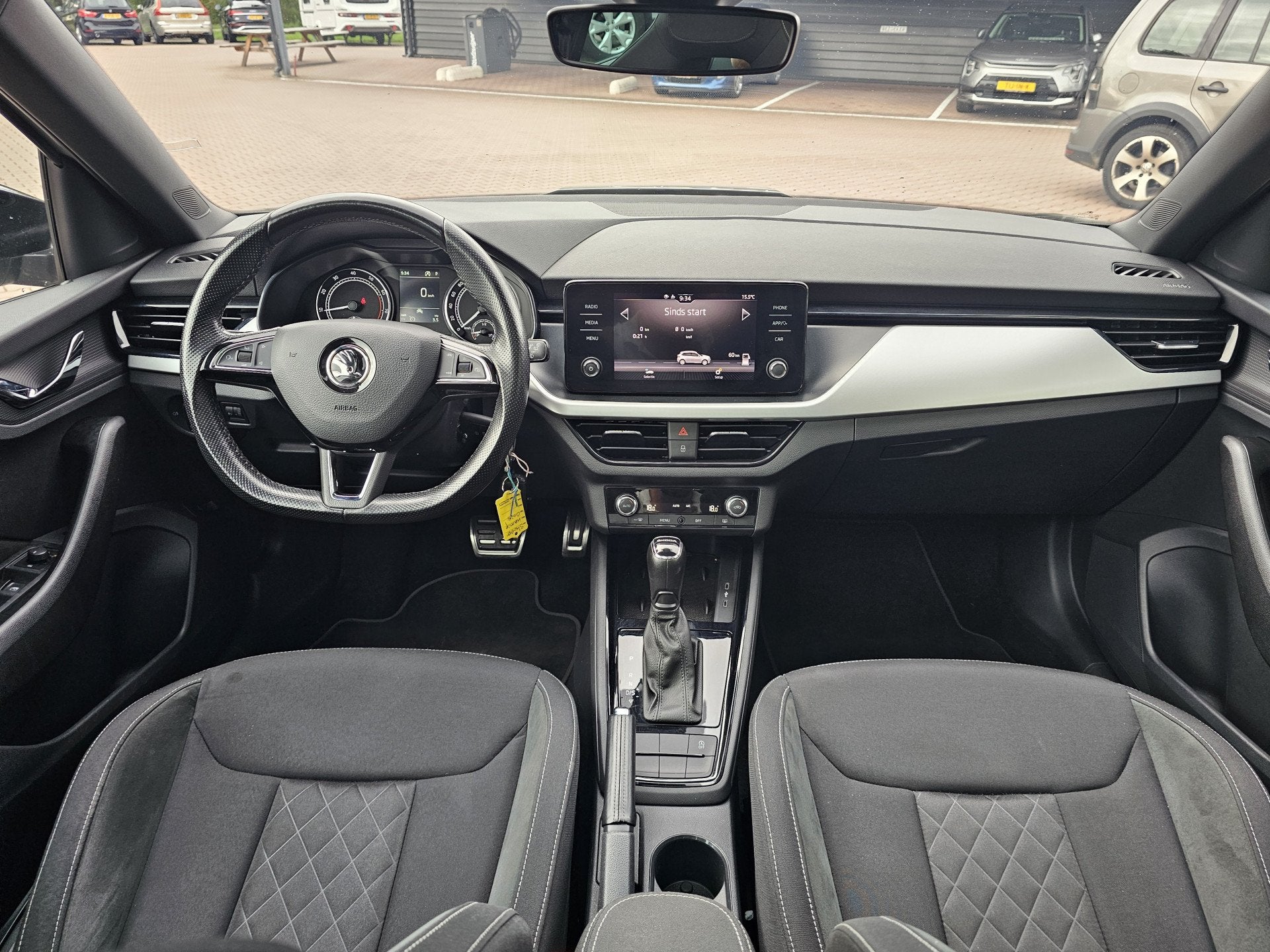 Skoda Kamiq 1.5 TSI ACT Sport Business | Automaat | Pano | T, Auto's, Stof, Euro 6, 4 cilinders, Origineel Nederlands