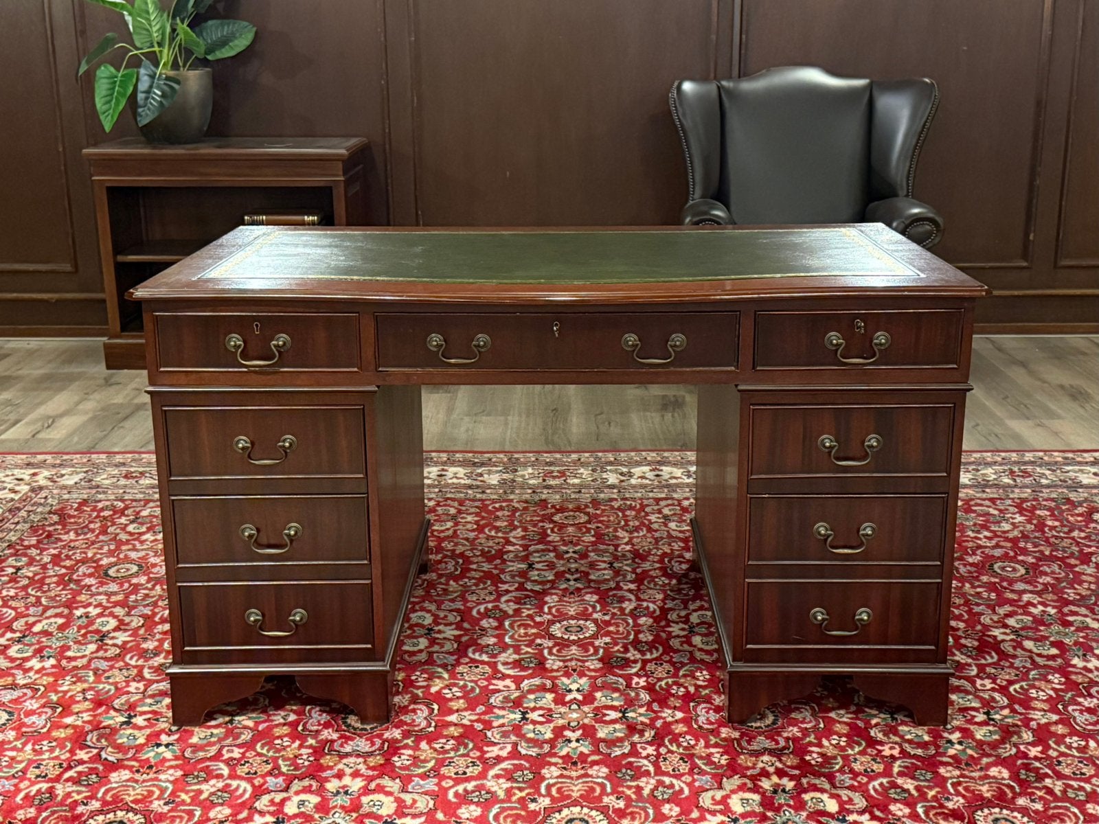 Klassiek Engels bureau #679.1, Huis en Inrichting, Bureaus, Overige typen, Hout, Bruin, Zo goed als nieuw