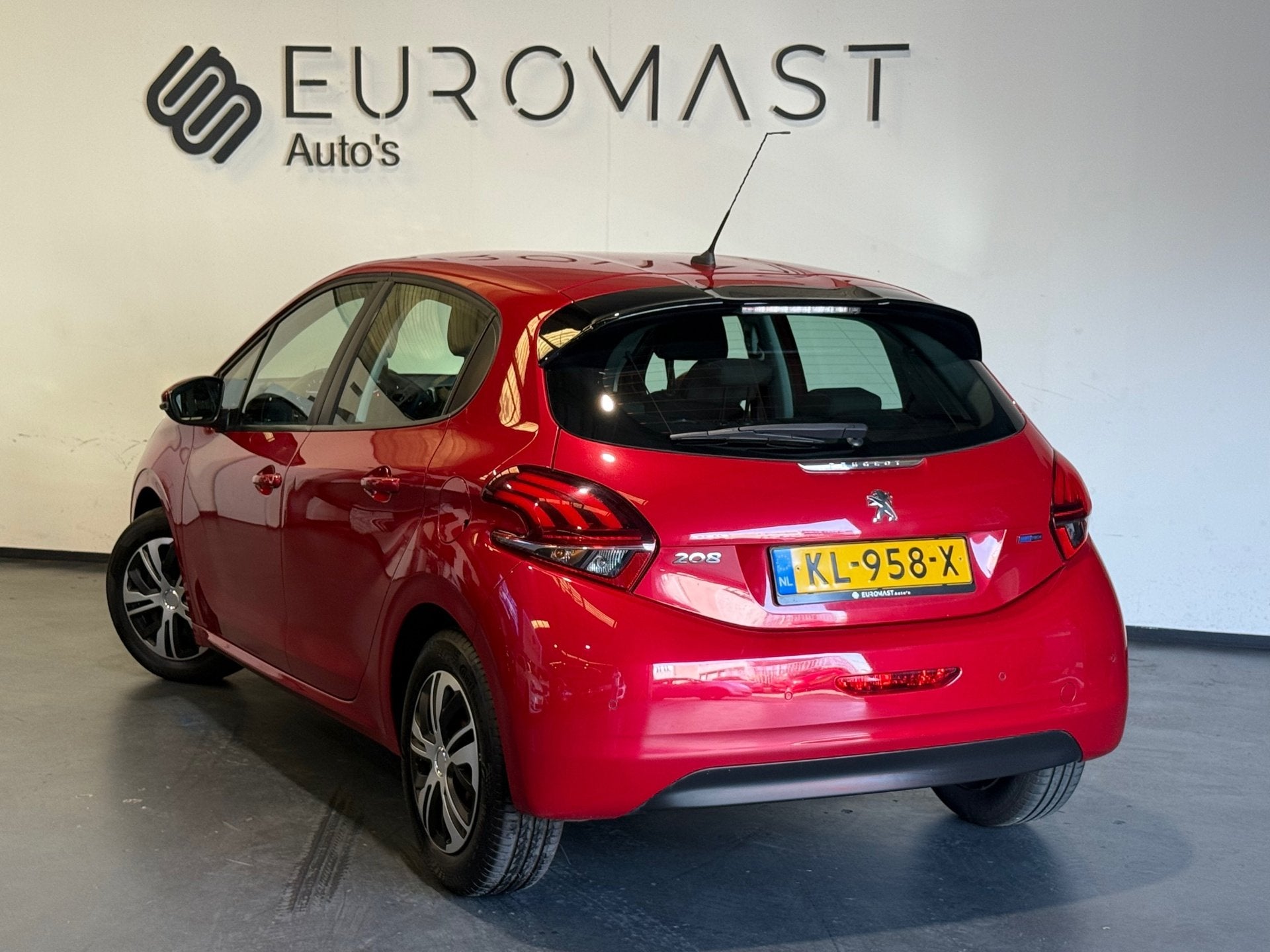 Peugeot 208 Gereserveerd!, Auto's, Voorwielaandrijving, Stof, Gebruikt, 1199 cc