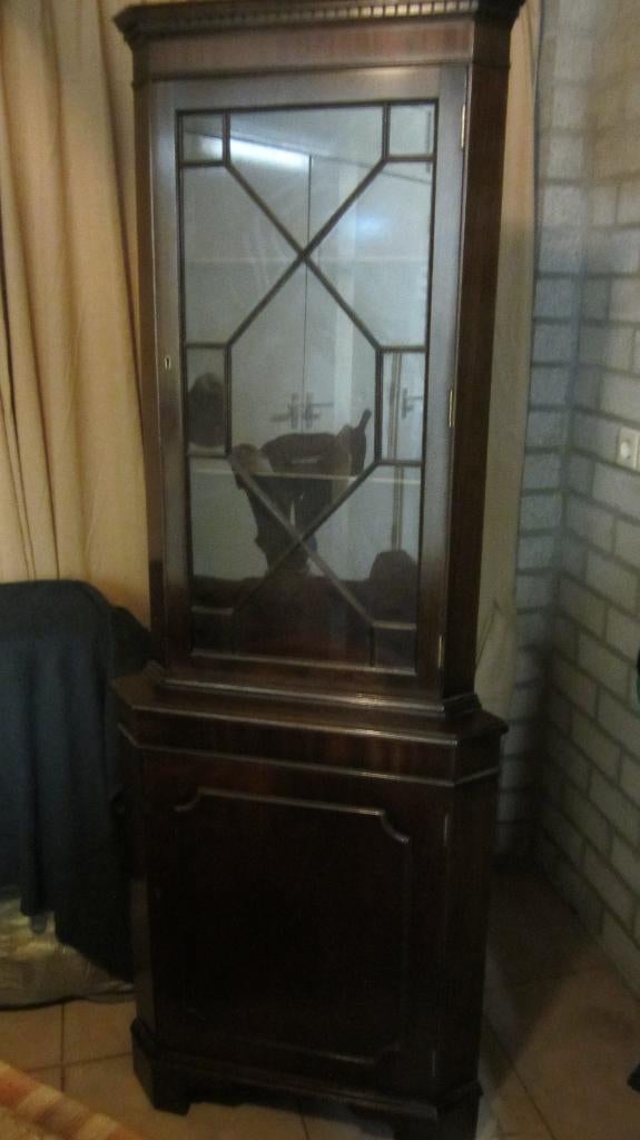 Hoekkastje engelse stijl, Ophalen