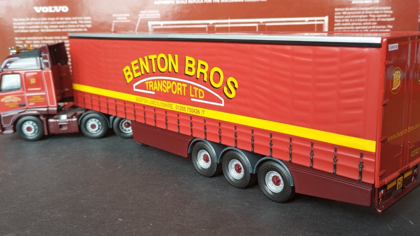 Volvo FH Curtainside Trailer Benton Bros 1:50 Corgi Pol, Corgi, Corgi, ., Ophalen of Verzenden