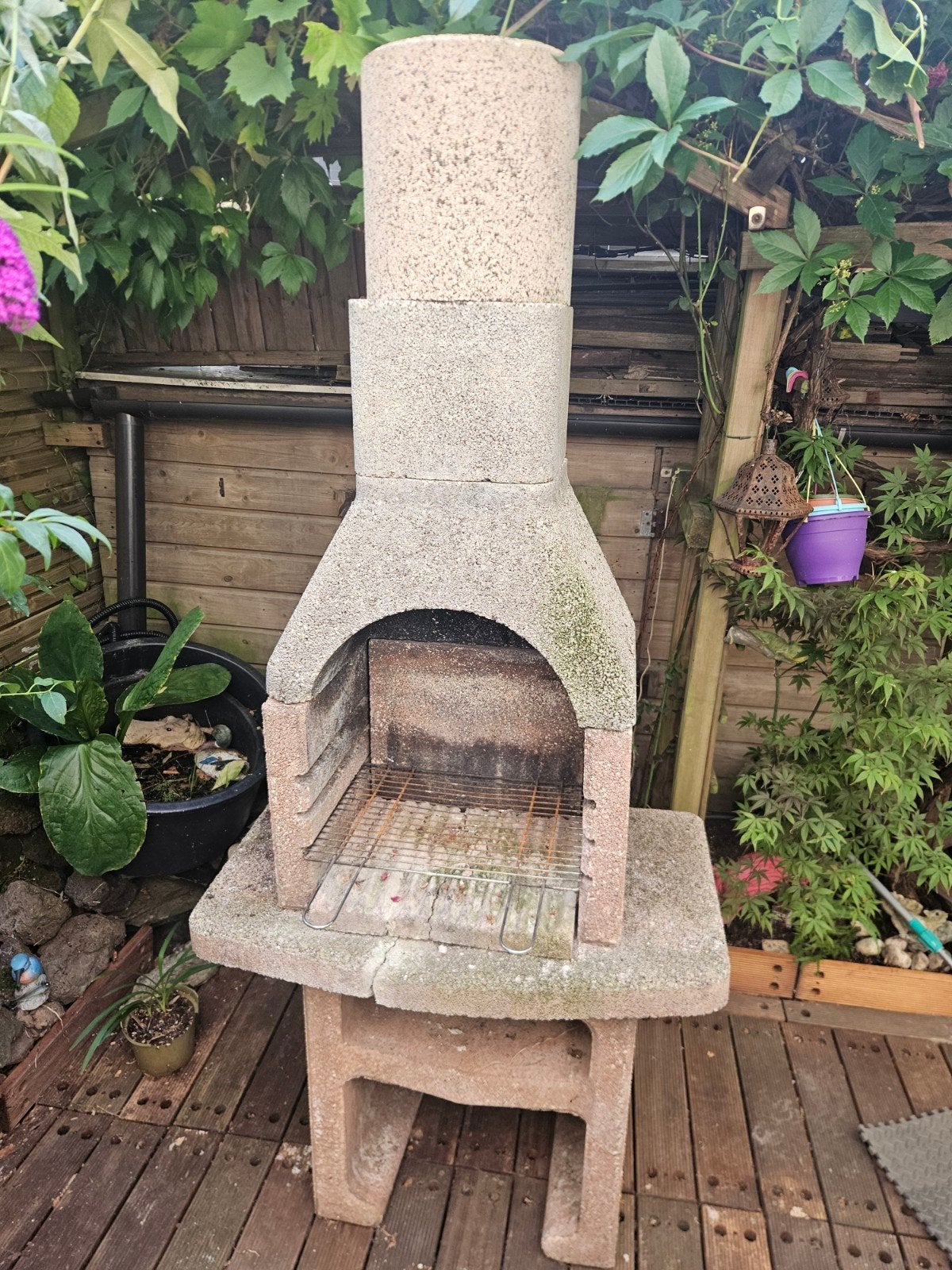 Betonnen Tuinhaard/BBQ met Grillrooster - Gebruikt, Ophalen, Gebruikt