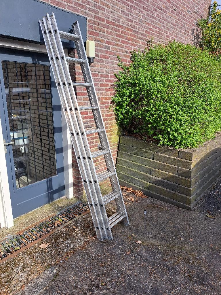 Uitschuif ladder 3x9 treden, Doe-het-zelf en Verbouw, Ladders en Trappen, Ophalen, Gebruikt, Ladder, Opvouwbaar of Inschuifbaar