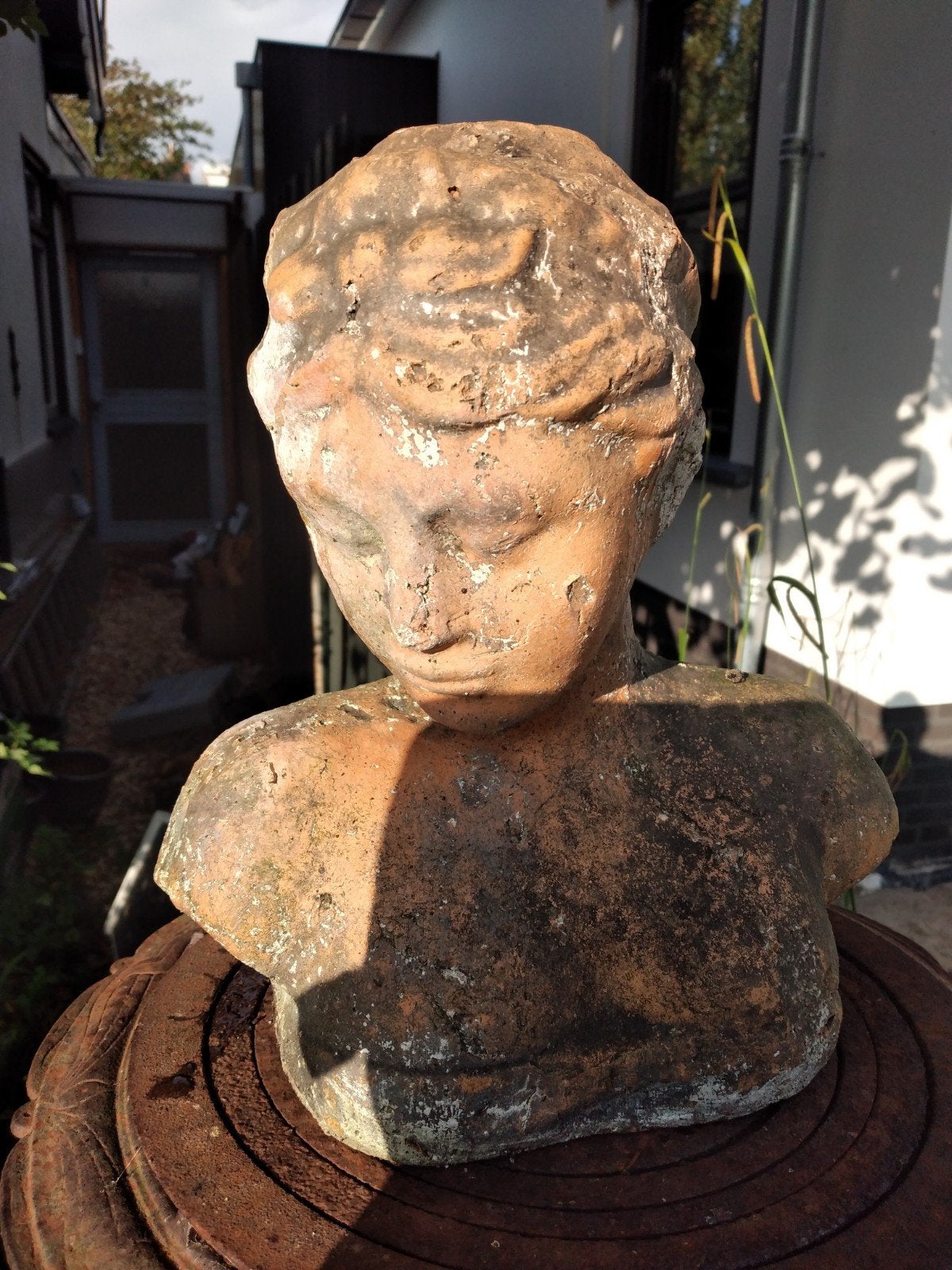 Antieke terracotta buste van een vrouw, tuinbeeld, Weerbestendig, Buste, Ophalen of Verzenden, 20 - 50 cm