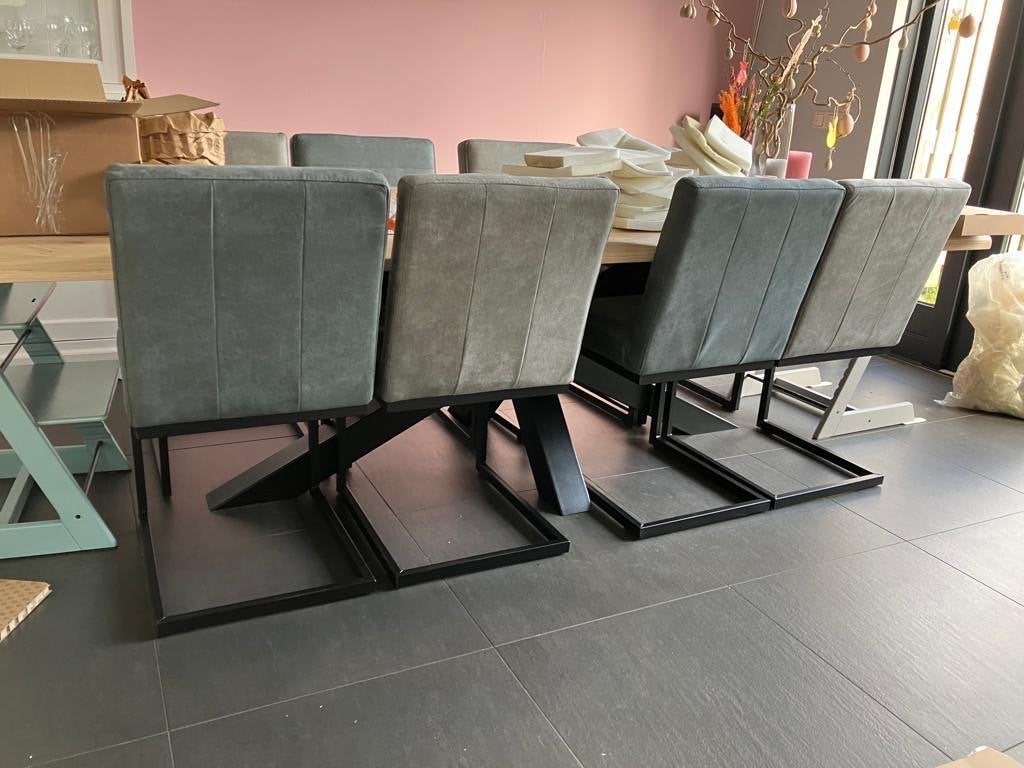 8 eetstoelen suède zitting/leuning, zwartmetalen sledeframe, Huis en Inrichting, Stoelen, Ophalen, Gebruikt, Overige kleuren, Leer