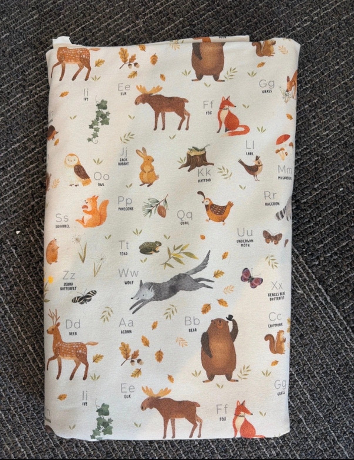 1 meter tricot stof Family Fabric met bosdieren, Overige materialen, Meerkleurig, 120 cm of meer, Nieuw