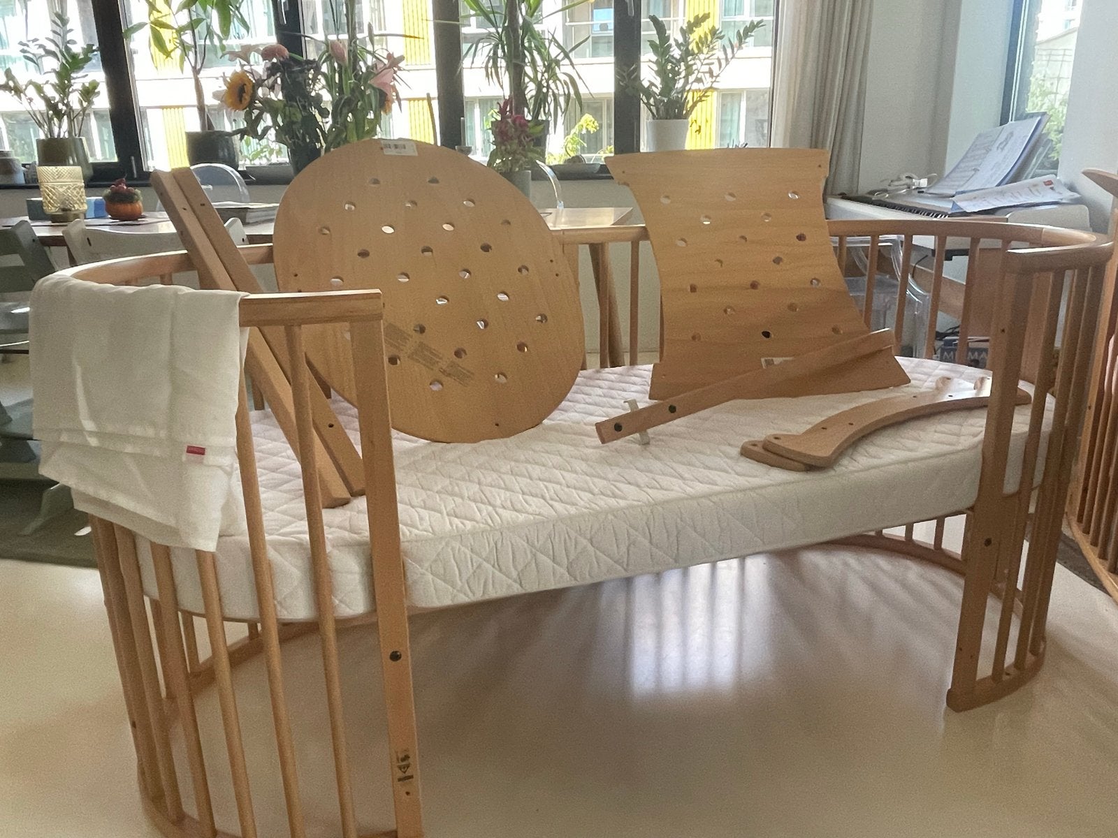 Stokke Sleepi Mini en Bed Extension Junior, Ophalen, Zo goed als nieuw, Ledikant