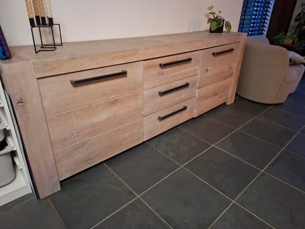 Whitewash houten dressoir met stalen grepen - 210x40 cm, Huis en Inrichting, Kasten | Dressoirs, Gebruikt, Landelijk, 200 cm of meer