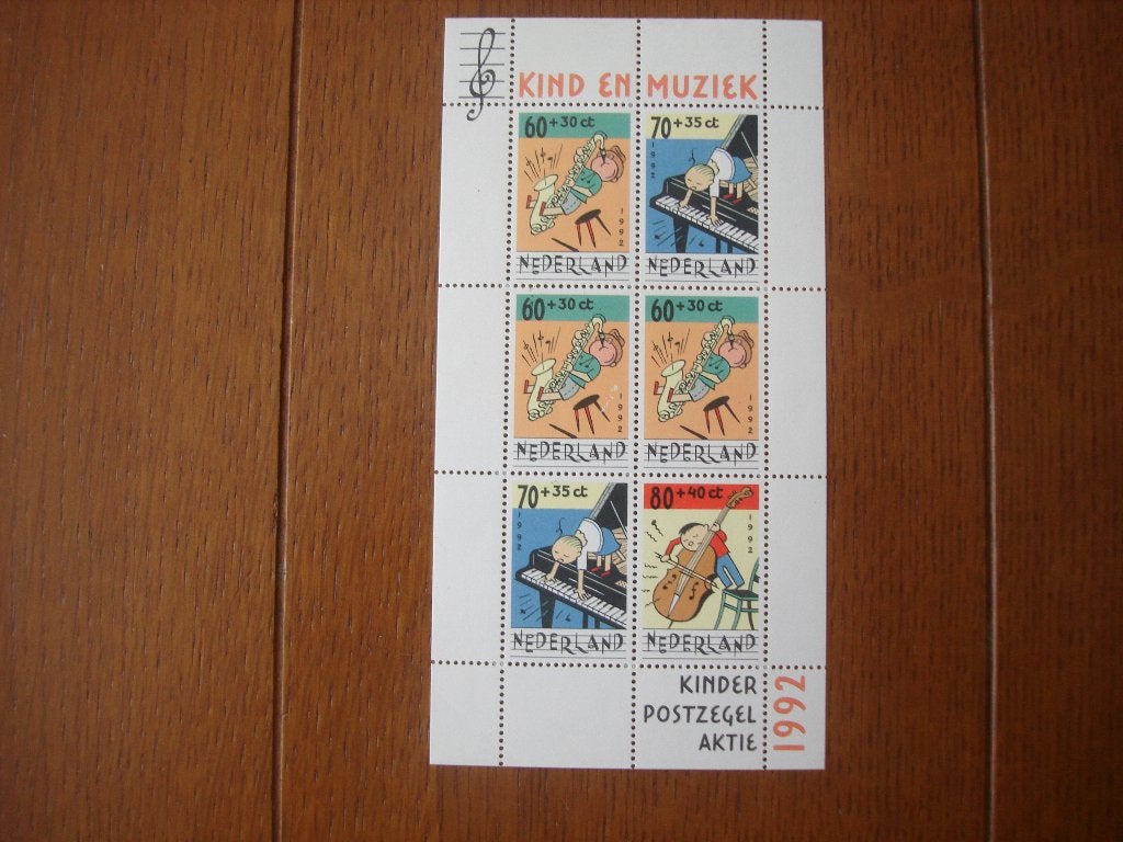 Kinderpostzegels 1992, thema Kind en Muziek, compleet vel, Ophalen of Verzenden, Na 1940, Postfris