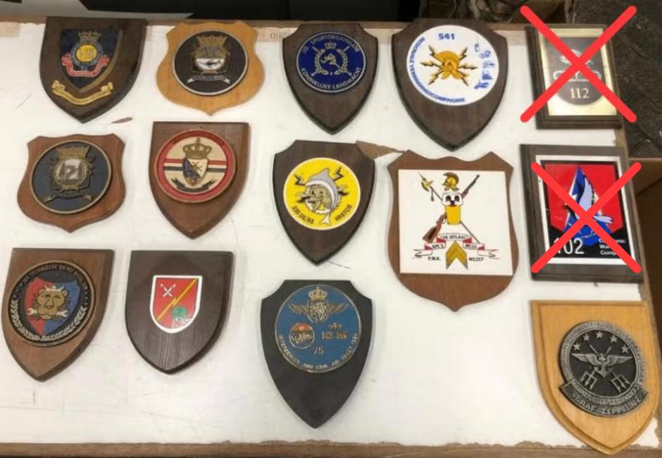 Militaire schildjes - Verzamelobject - Souvenir, Verzamelen, Militaria | Algemeen, Overige typen, Onbekend, Ophalen of Verzenden