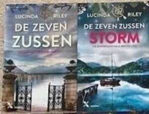 2 boeken van de serie De Zeven Zussen, Ophalen of Verzenden, Zo goed als nieuw, Lucinda Riley