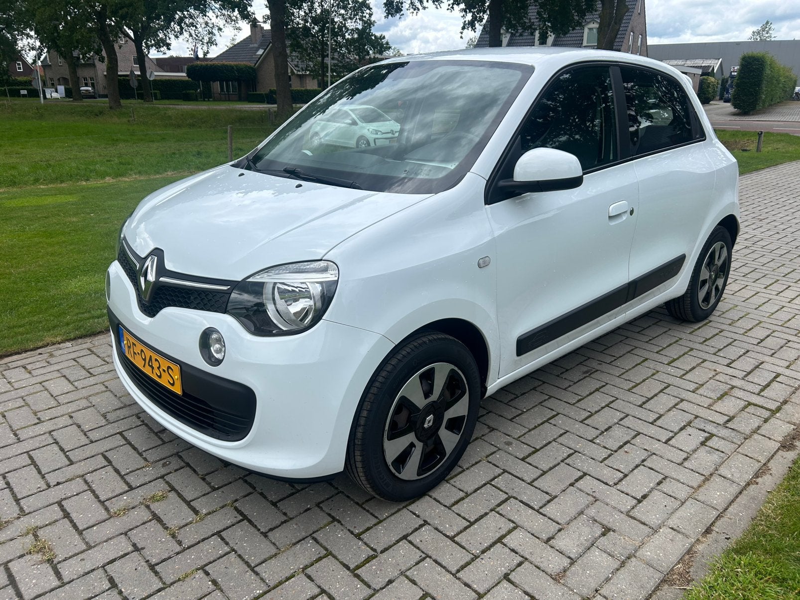 Renault Twingo 1.0 SCE 70 2017 Camera PDC Cruise, Auto's, Voorwielaandrijving, Twingo, 840 kg, 4 stoelen