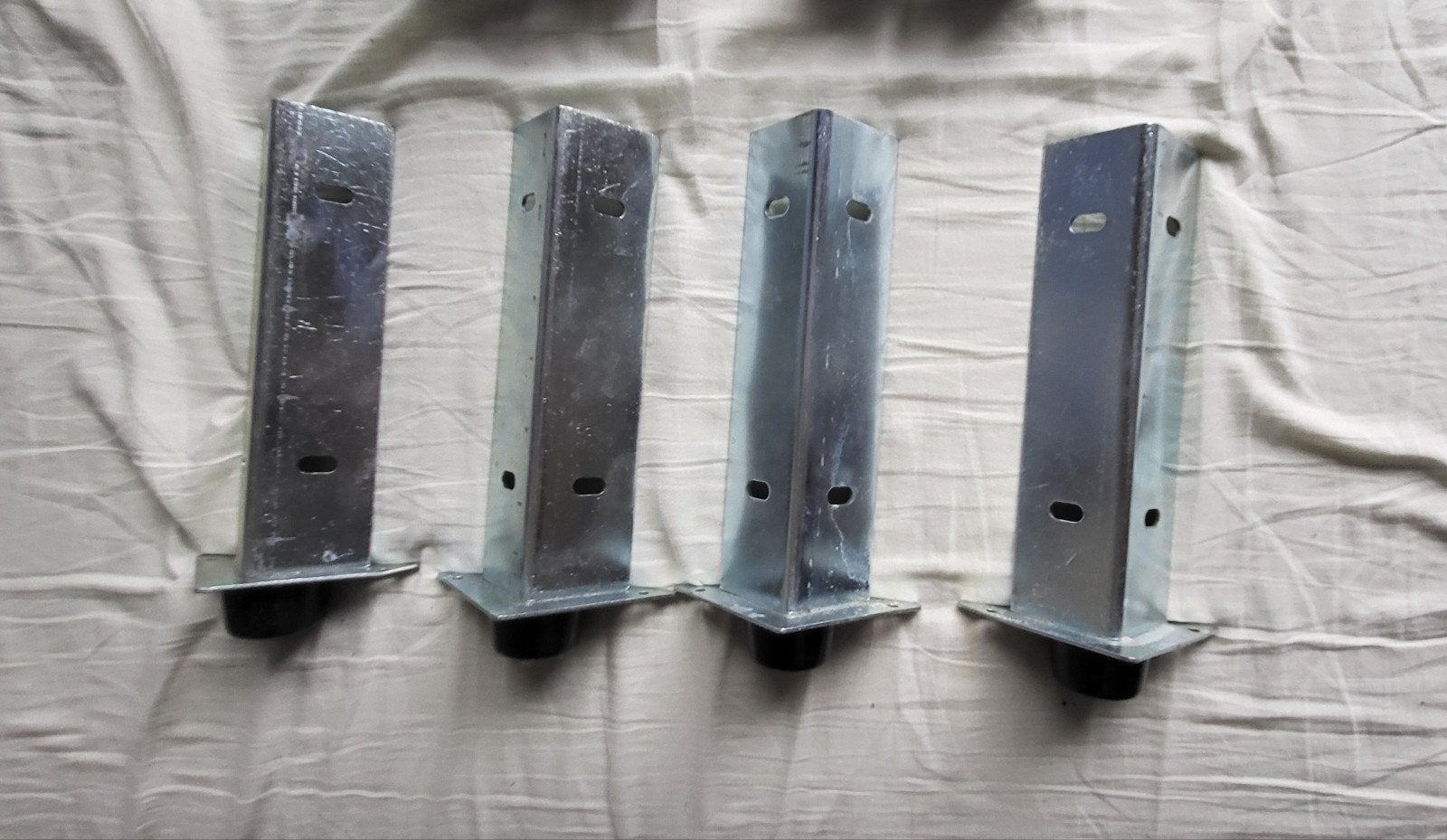 4 metalen RVS/gegalvaniseerde bedpoten, verstelbaar, Doe-het-zelf en Verbouw, Ophalen of Verzenden, Gebruikt