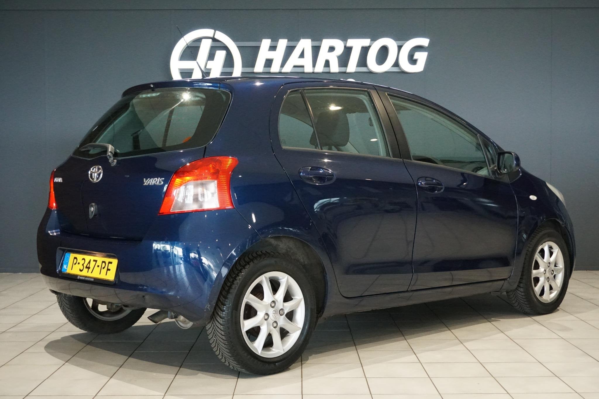 Toyota Yaris 1.3 VVTi Sol MMT + AUTOMAAT / STOELVERWARMING /, Auto's, Stof, 750 kg, 4 cilinders, Blauw