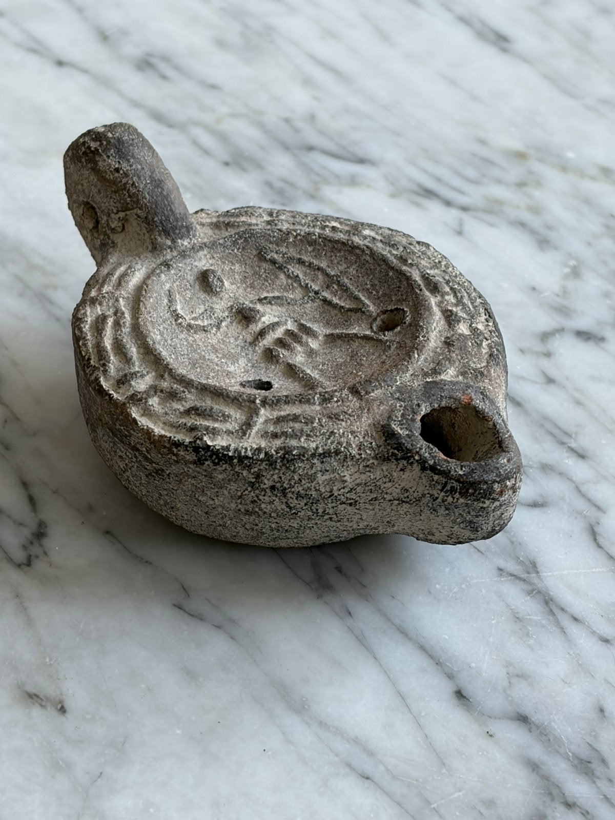 A Roman terracotta oil lamp, Ophalen of Verzenden