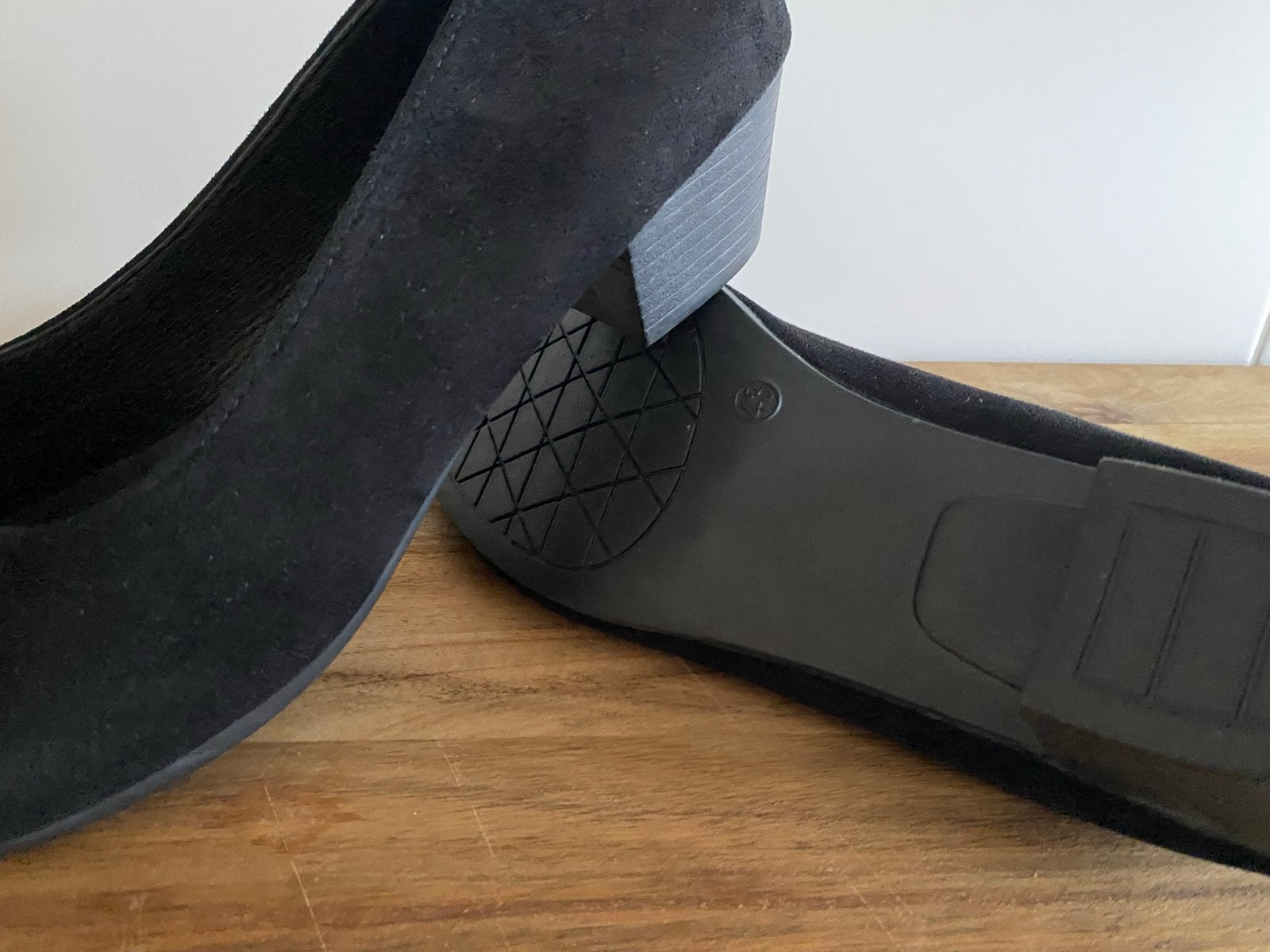 Zwarte fluwelen pumps met hak - Maat 43, Kleding | Dames, Schoenen, Schoenen met lage hakken, Zwart, Ophalen of Verzenden, Zo goed als nieuw