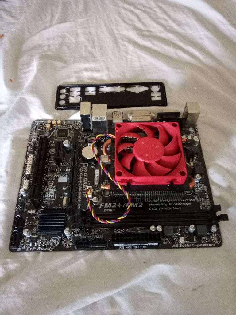 Gigabyte GA-F2A68HM-DS2, Computers en Software, DDR3, Ophalen of Verzenden, Zo goed als nieuw, Micro-ATX