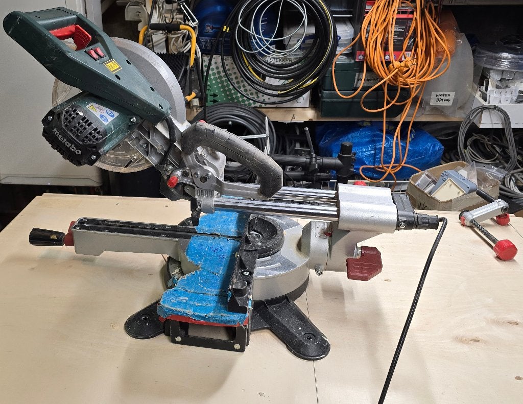 Metabo KS 216 M Afkortzaag (Zonder zaagblad), Ophalen, Gebruikt, Afkortzaag, 30 tot 70 mm