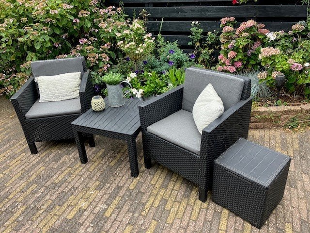 Leuke klein compleet tuin zitje, Kunststof, Bijzettafel, Zo goed als nieuw, Tuinset