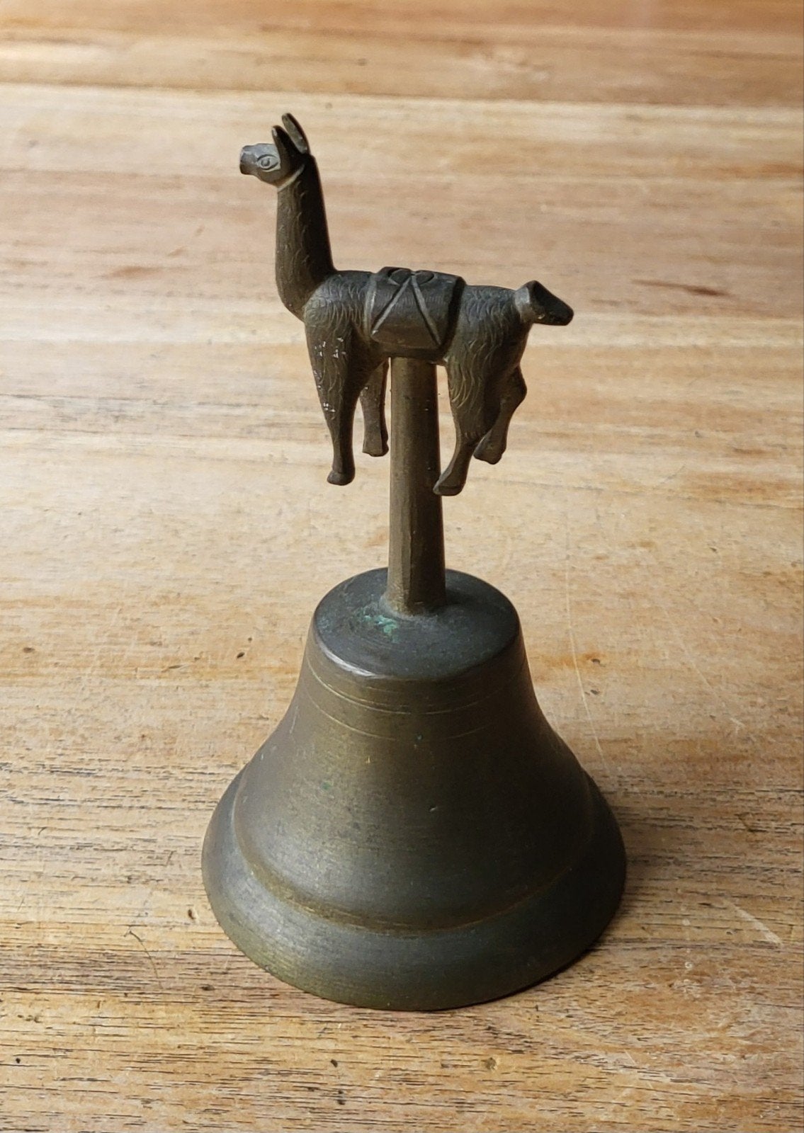 Oude messing handbel / tafelbel - handvat lama, Ophalen of Verzenden