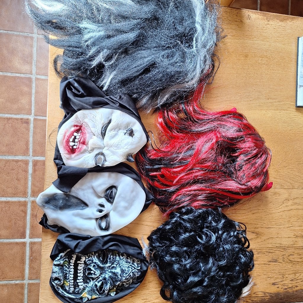 Halloween decoratie pop/pruik/masker, Ophalen of Verzenden, Gebruikt, Versiering, Halloween of Griezel