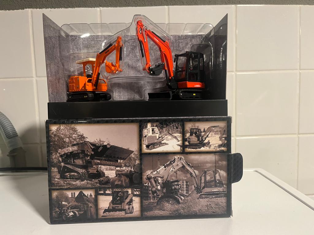 Kubota Collectorset 1/40, Ophalen of Verzenden, Zo goed als nieuw, Bus of Vrachtwagen, Wsi