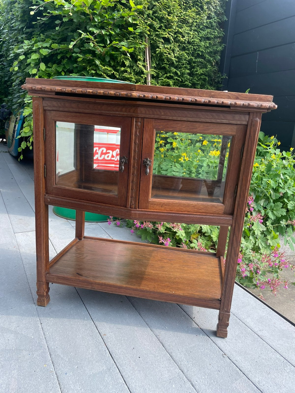 Antiek houten theekastje met glazen deuren + dienblad, Ophalen