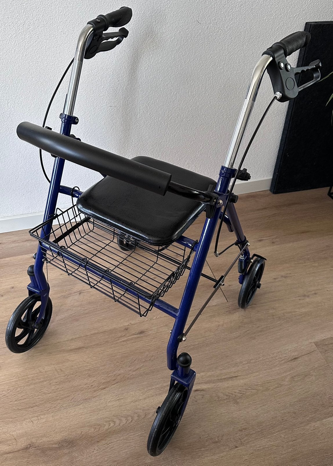 Compact inklapbare rollator / zgan, Diversen, Ophalen, Opvouwbaar, Zo goed als nieuw