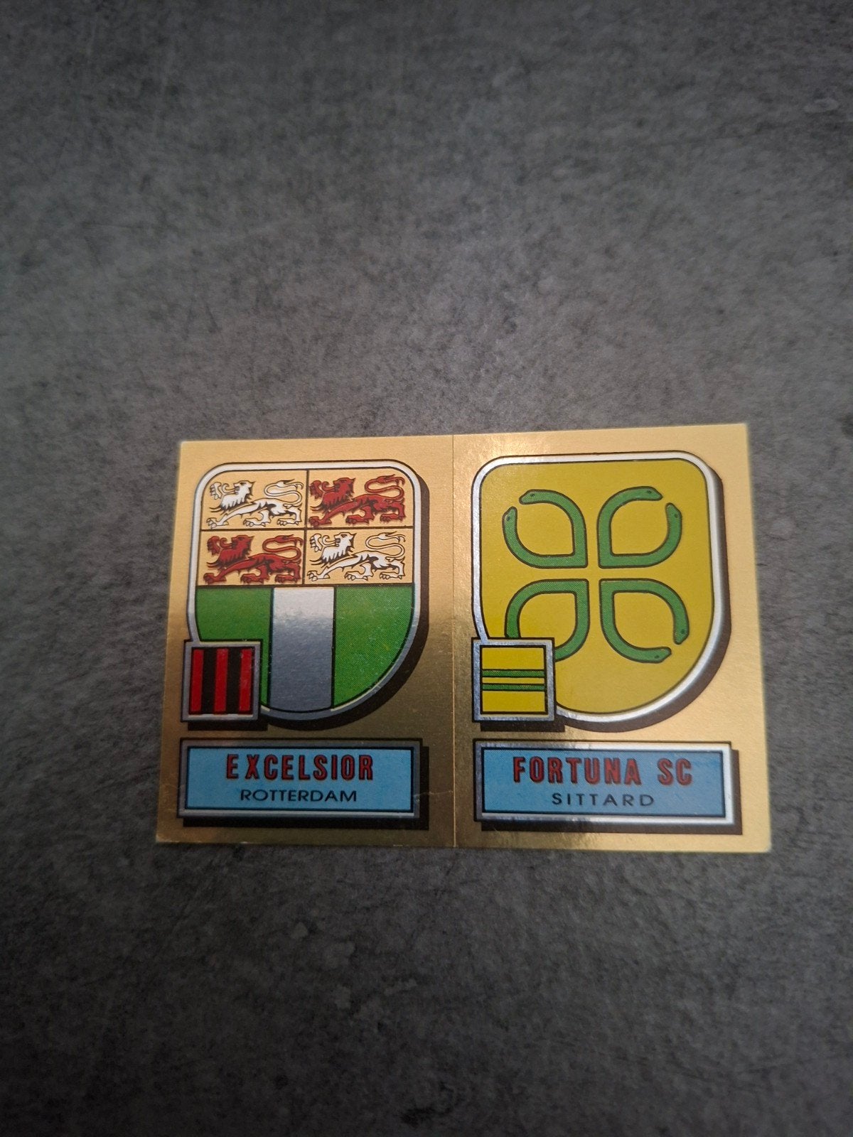 Panini sticker Voetbal 82. Emblemen Excelsior/Fortuna SC., Ophalen of Verzenden, Zo goed als nieuw, Sticker