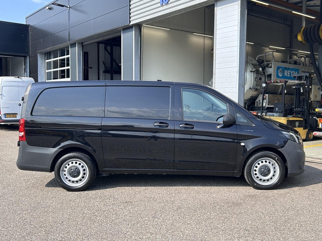 Mercedes-Benz eVito eVito 112 L2 60 kWh Leder | Stoelverwarm, Auto's, Bestelauto's, 2294 kg, 116 pk, Zwart, Mercedes-Benz