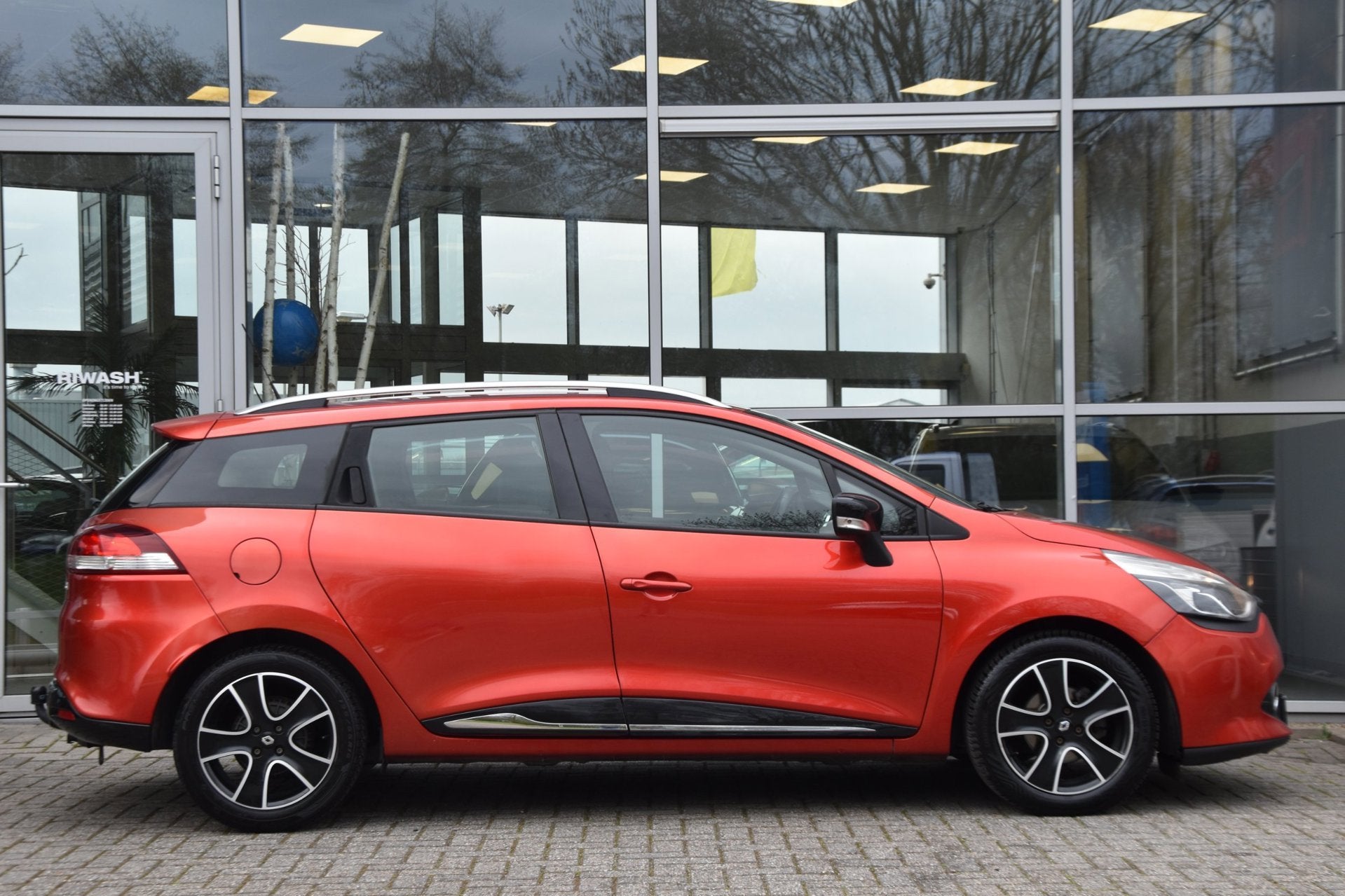 Renault Clio Estate 1.5 dCi Navi Cruise Trekhaak Airco NAP, Voorwielaandrijving, Euro 5, Stof, Gebruikt