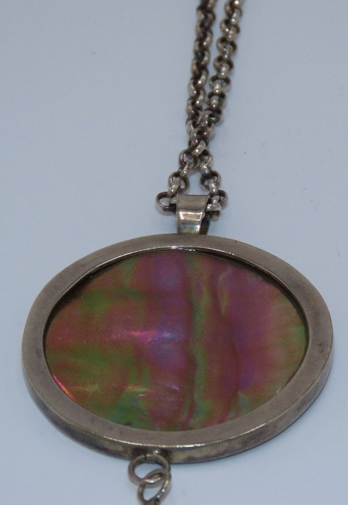 ZILVEREN KETTING MET 2 PARELMOEREN HANGERS, Met hanger, Verzenden, Zo goed als nieuw, Zilver