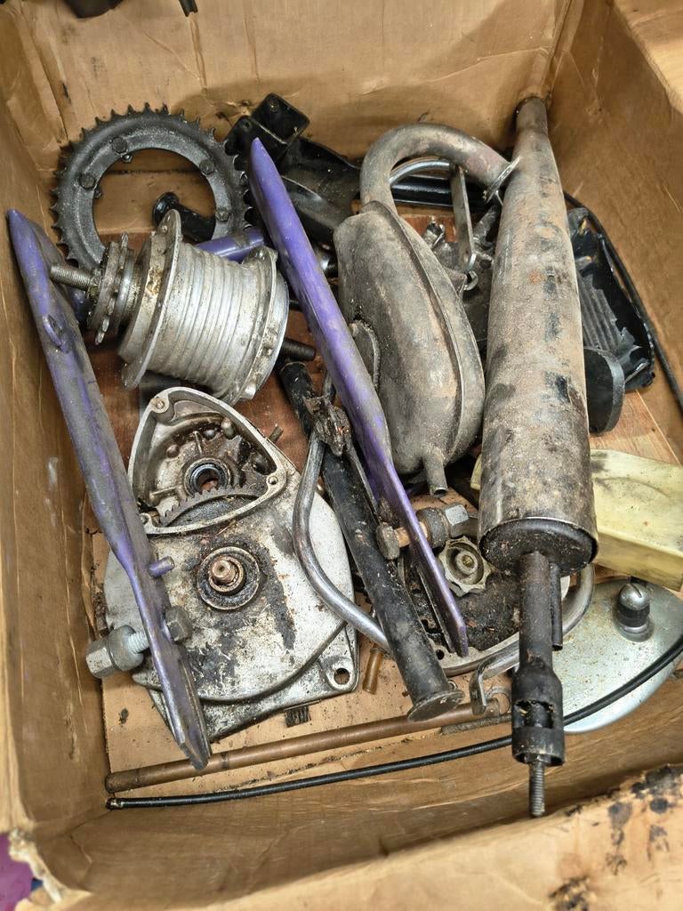Onderdelen oldtimer damesbrommer, Ophalen, Gebruikt, Blok, Sparta
