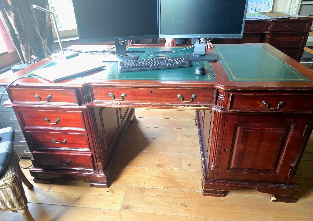 Klassiek Engels Chesterfield Bureau, Antiek en Kunst, Ophalen