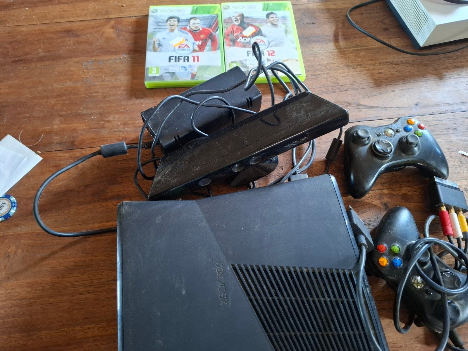 Xbox 360 met fifa 11 en 12, Ophalen of Verzenden, Zo goed als nieuw, 250 GB, Met 1 controller