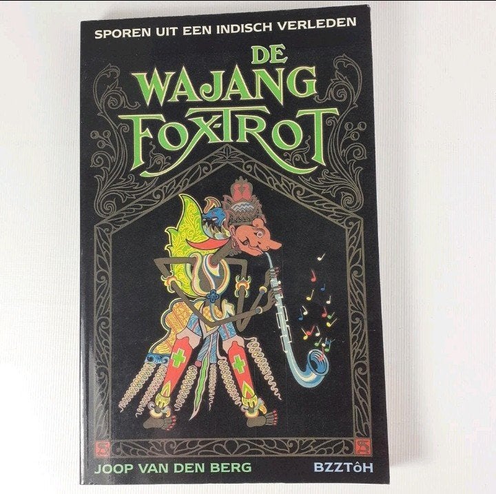 De Wajang Foxtrot - Sporen uit een Indisch verleden, Gelezen, Ophalen of Verzenden, Nederland, Joop van den Berg