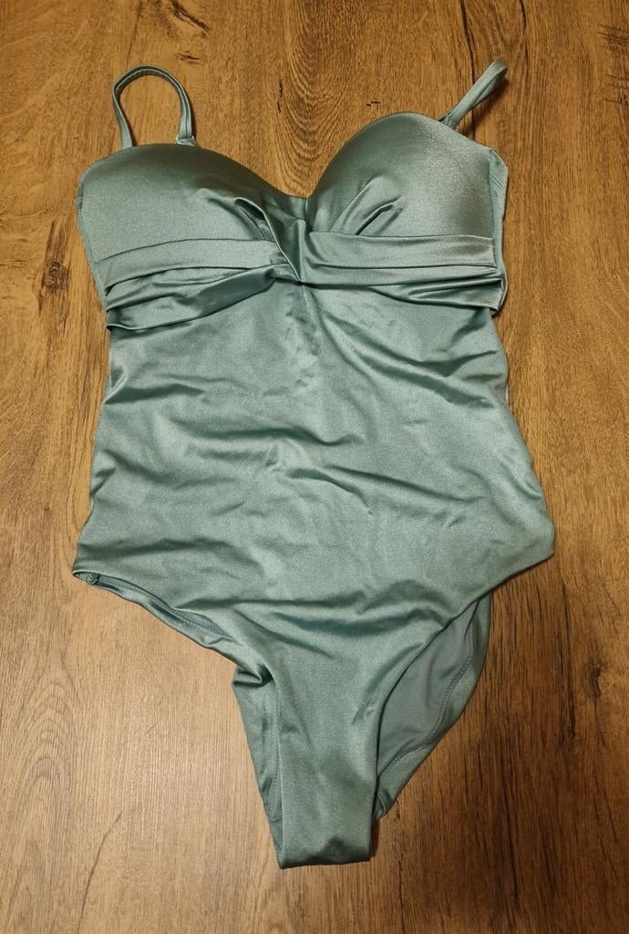 NIEUW Groen badpak mt 44 L cupmaat C Hunkemöller supermooi, Ophalen, Nieuw, Groen, Badpak