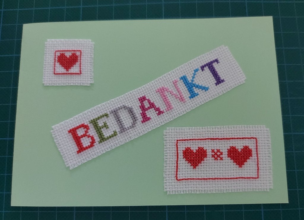 kaart met geborduurde tekst "BEDANKT" (2027), Ophalen of Verzenden, Nieuw, Overige thema's