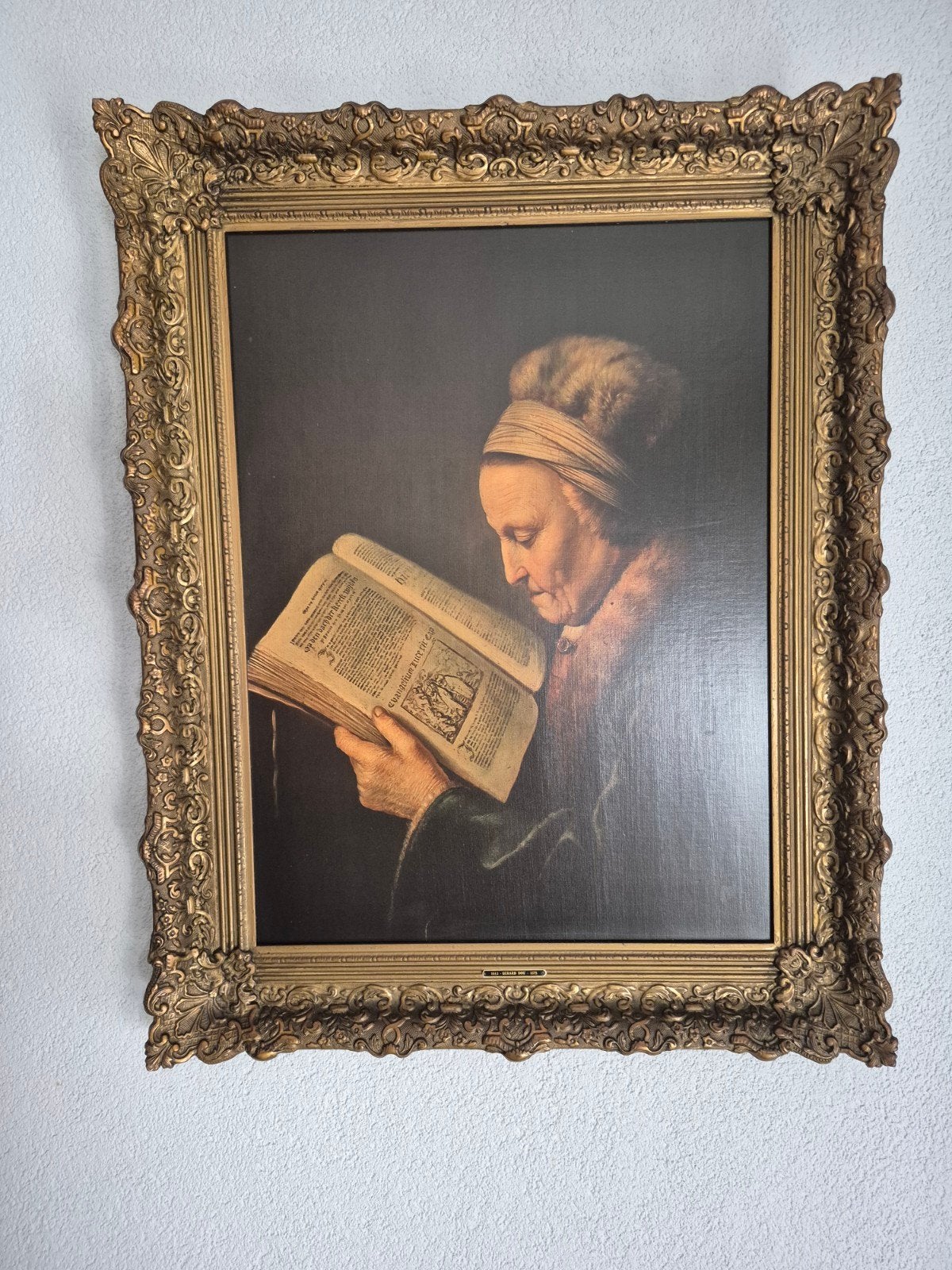 Klassiek schilderij: Oude vrouw leest boek, rijk ingelijst, Ophalen, Bijzondere lijst, Doek, Portret of Personen