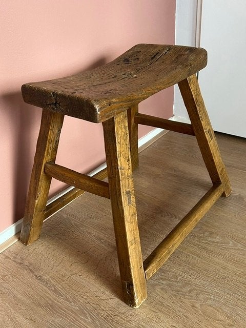 oud houten bankje / kruk, Huis en Inrichting, Krukjes, Ophalen, Gebruikt, Hout