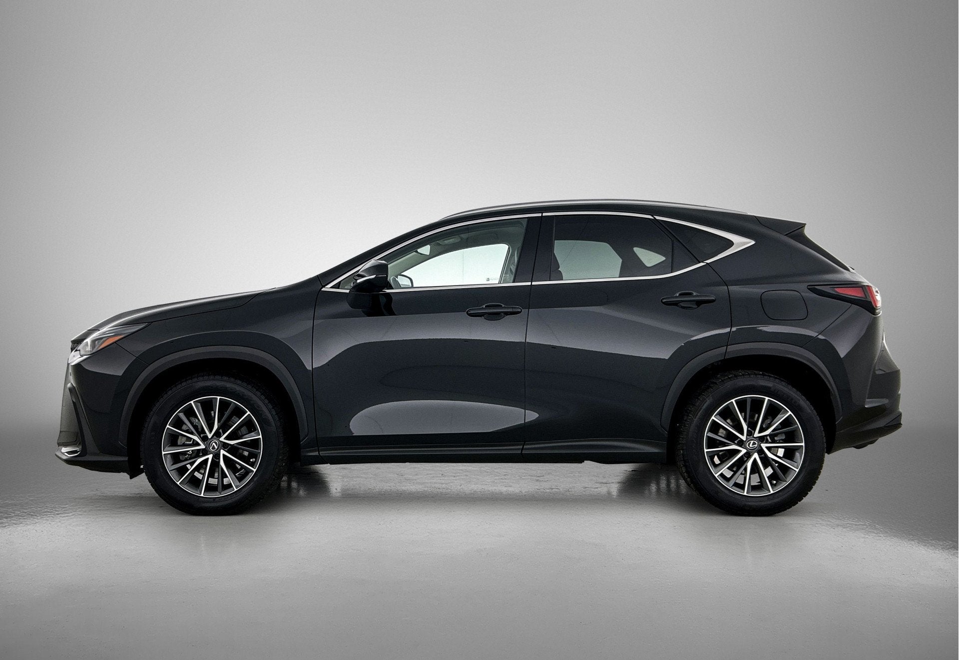 Lexus NX 450h+ AWD Luxury Line | Dealeronderhouden |, Auto's, Automaat, Gebruikt, Zwart, 4 cilinders