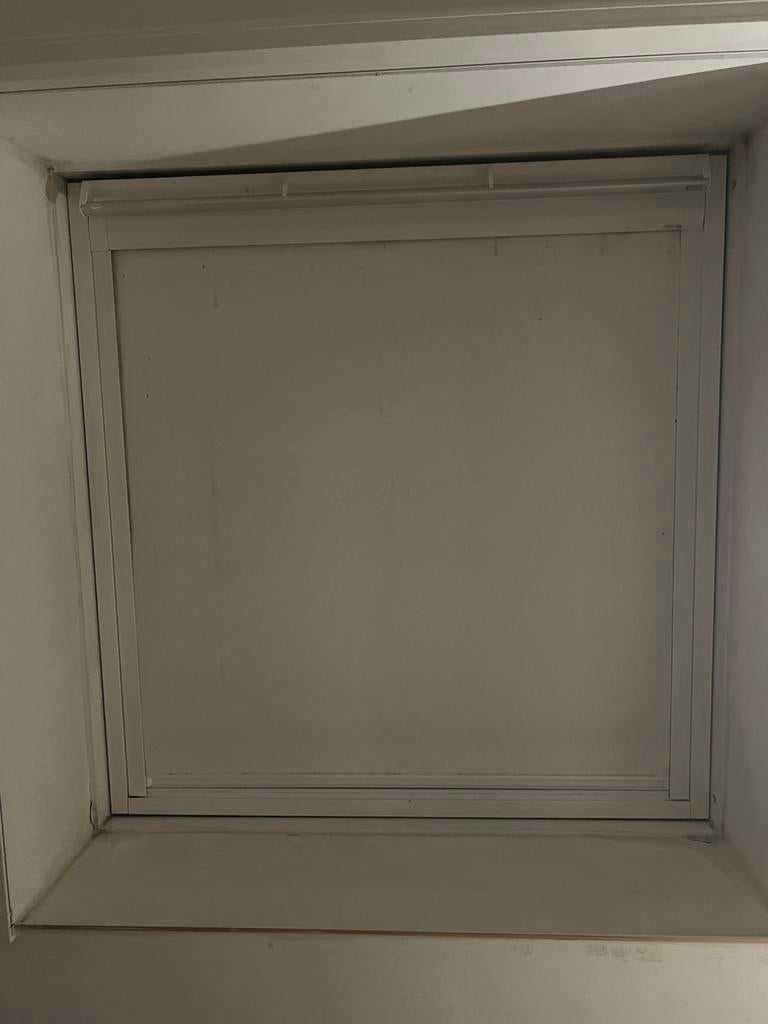 Velux dakraam met verduisterend rolgordijn, Ophalen, Zo goed als nieuw, Dakraam, 80 tot 120 cm