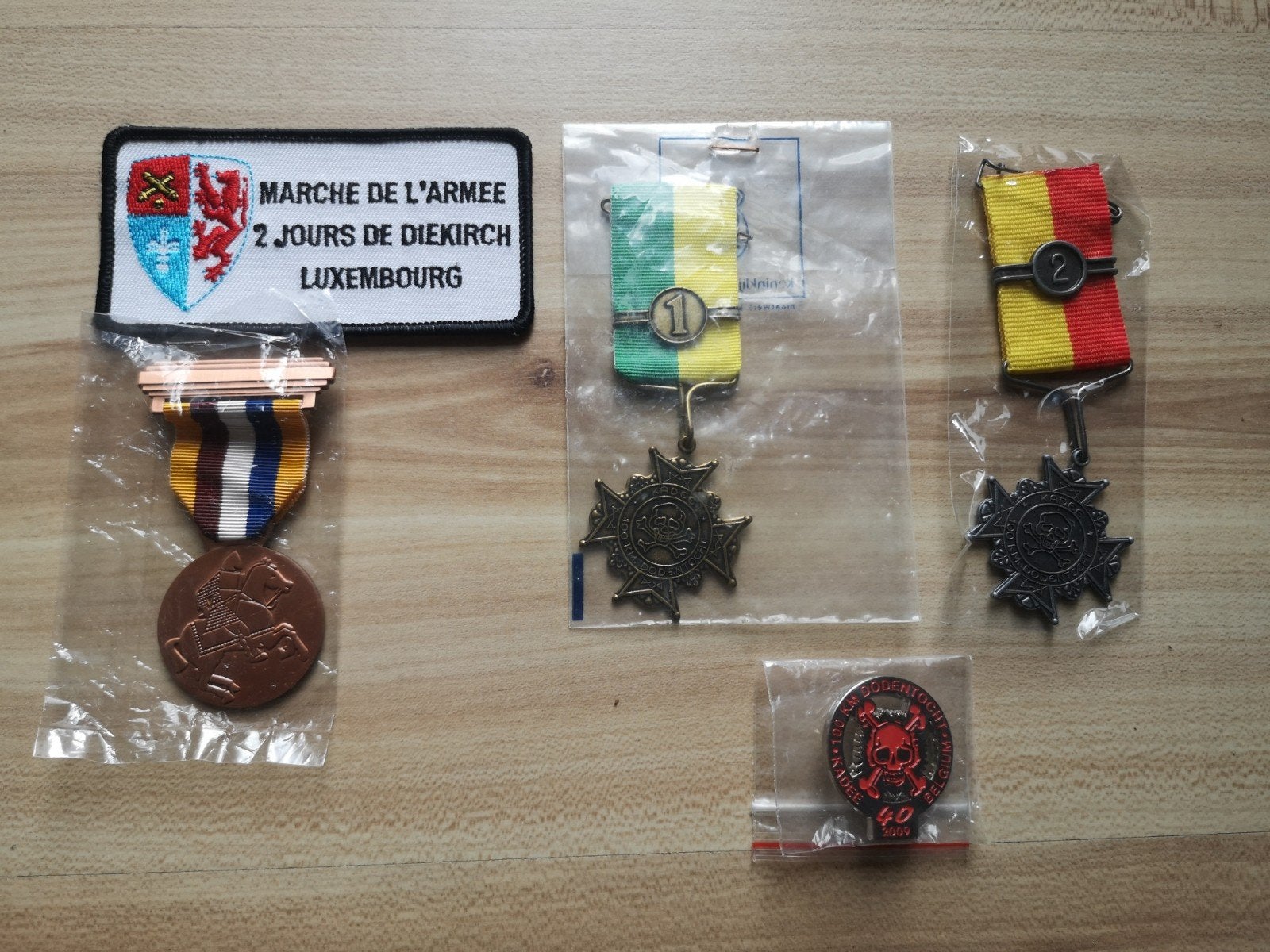 Militaria collectie: Medailles, emblemen en badges, Verzamelen, Militaria | Algemeen, Ophalen of Verzenden, Overige soorten, Overige gebieden