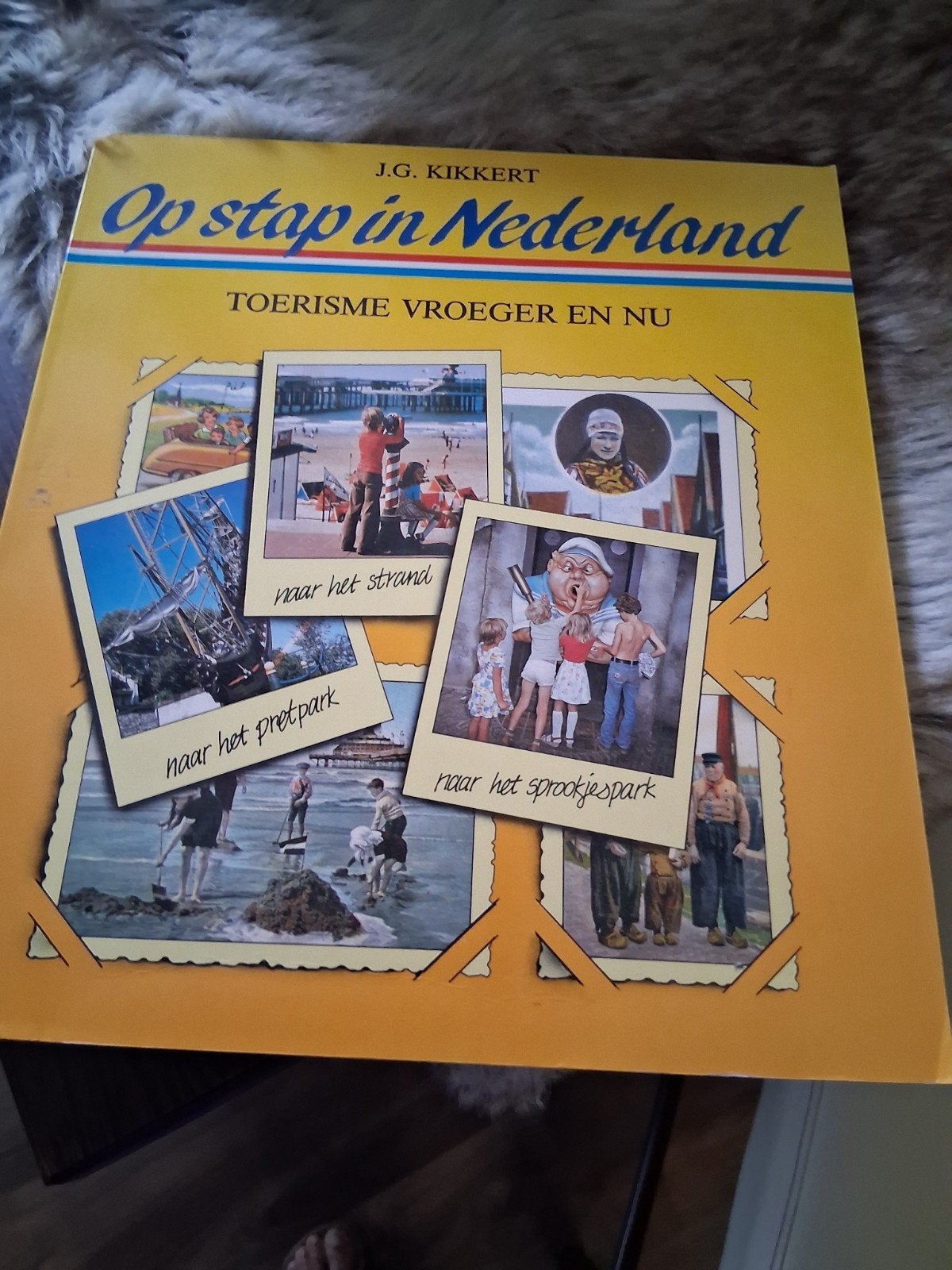 Op stap in Nederland: Toerisme vroeger en nu, Boeken, Zo goed als nieuw, Reisgids of -boek, J.G. Kikkert, Benelux