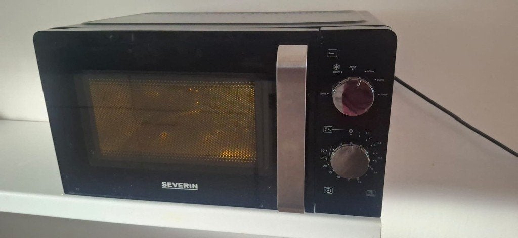 Severin magnetron zwart/zilver met draaiknoppen, Witgoed en Apparatuur, Ophalen, Magnetron, Zo goed als nieuw, 45 tot 60 cm