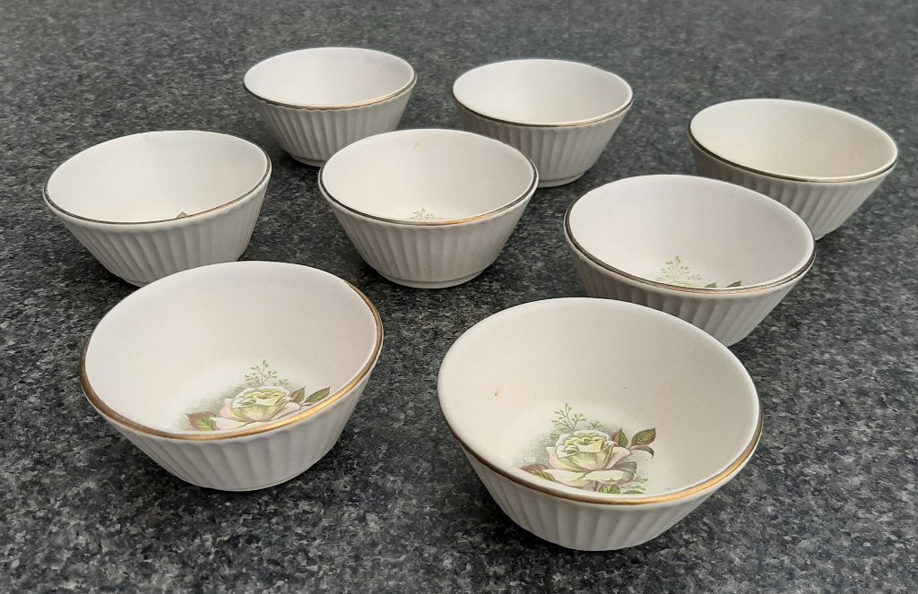 Acht Flora Gouda vintage snackschaaltjes met roosjes, Ophalen of Verzenden, Overige stijlen, Overige typen